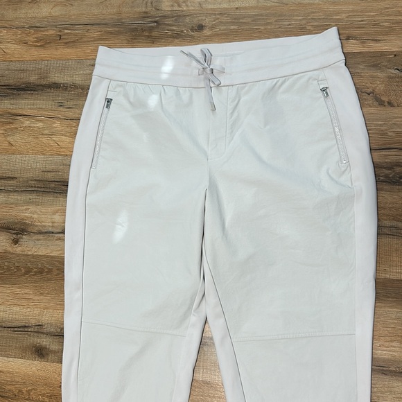 ATHLETA  WOMENS HEADLANDS HYBRID TREK JOGGER PANTS CREAM PULLON SIZE 16 - Picture 3 of 10